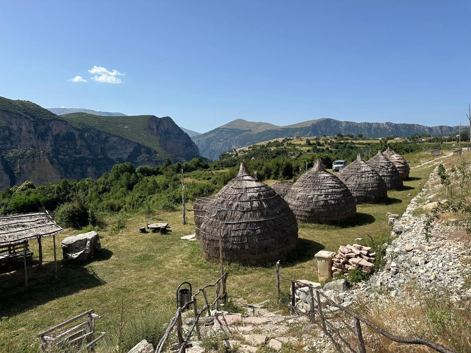 Hotel Camping Lekdushi - Shehu Tepelene Esterno foto