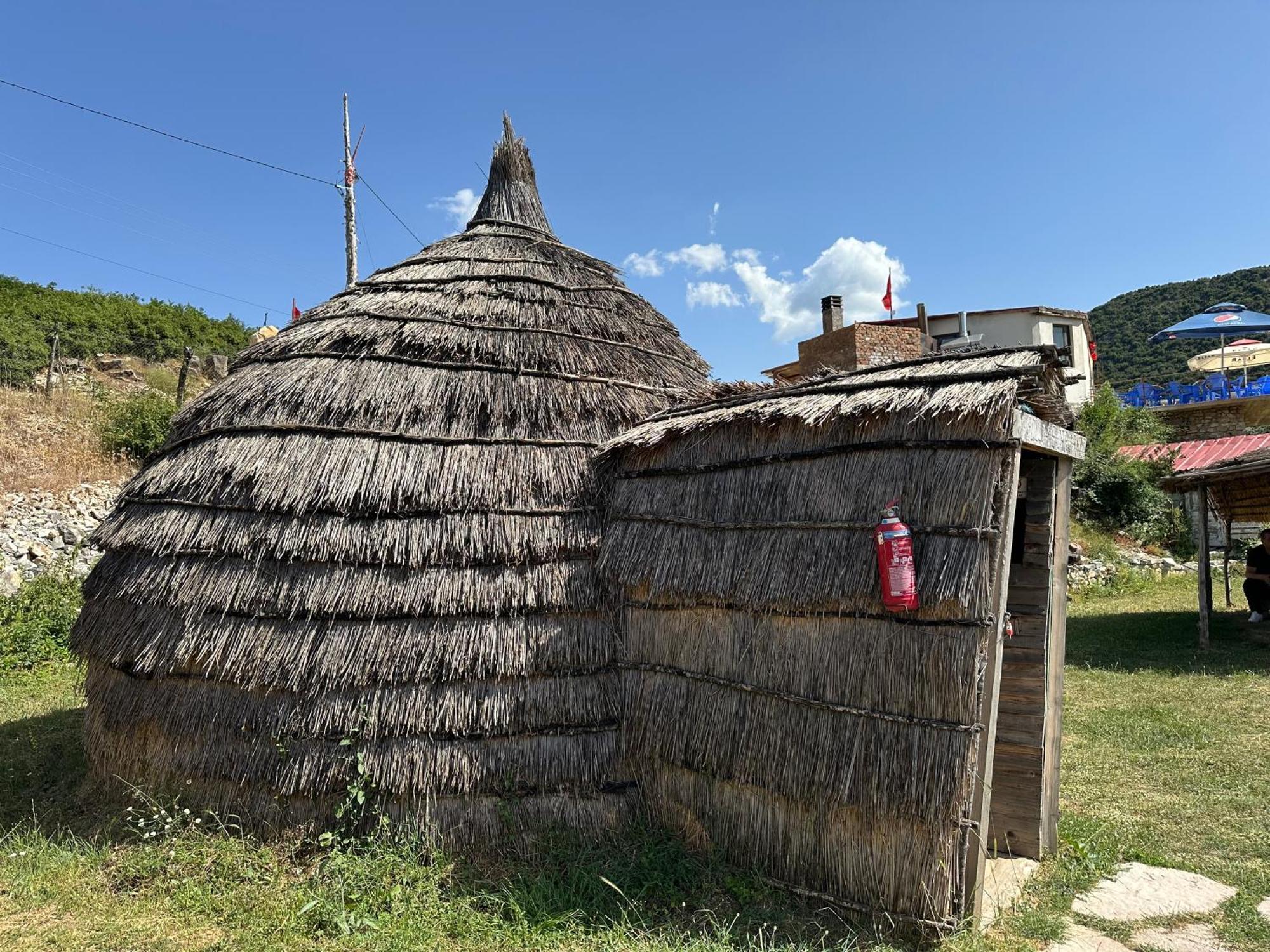 Hotel Camping Lekdushi - Shehu Tepelene Esterno foto