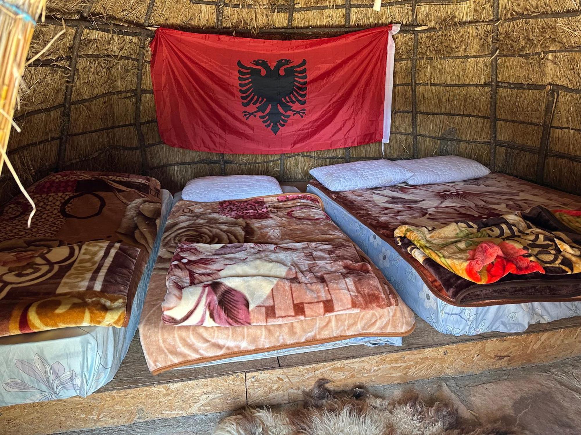 Hotel Camping Lekdushi - Shehu Tepelene Esterno foto